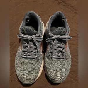 Women’s Brooks Tennis Shoes Size 9.5 WIDE